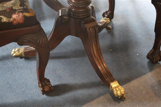 A Regency mahogany triple pillar extending dining table, extends to 10ft x 3ft 9in. H.2ft 4in.